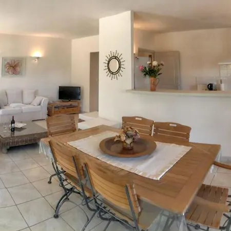 Reposante A Avec Piscine Privee Et Jardin Solaro