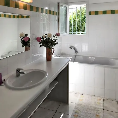 빌라 Reposante A Avec Piscine Privee Et Jardin *