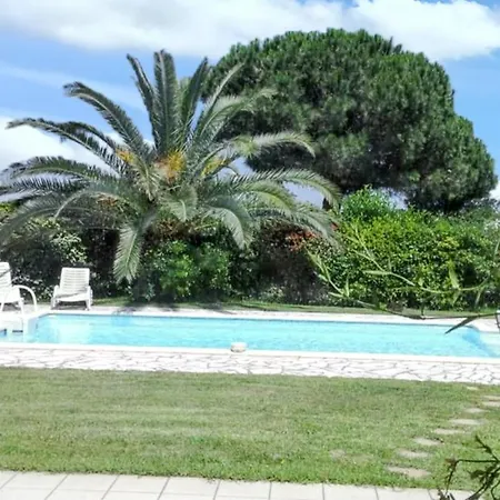 Reposante A Avec Piscine Privee Et Jardin Villa