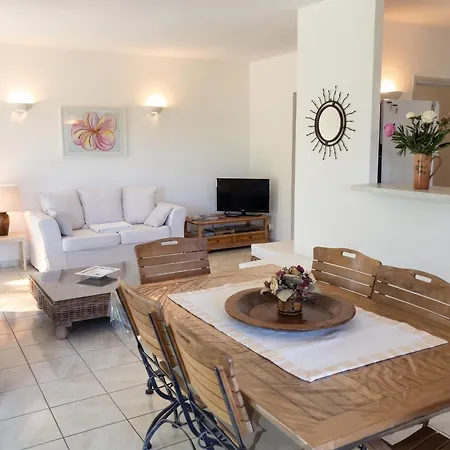 Reposante à Avec Piscine Privée Et Jardin * Solaro