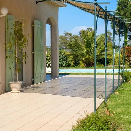 Reposante à Avec Piscine Privée Et Jardin Solaro