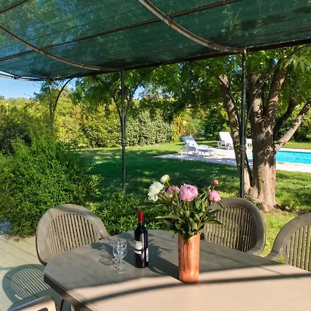 Reposante à Avec Piscine Privée Et Jardin Villa