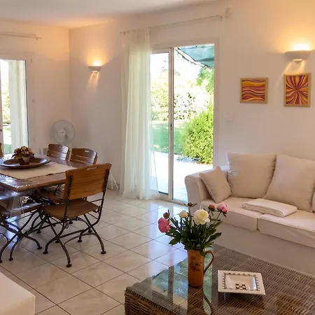 Reposante à Avec Piscine Privée Et Jardin Villa Solaro