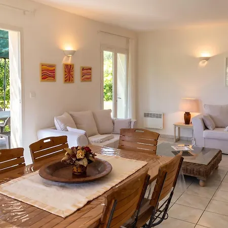 Reposante à Avec Piscine Privée Et Jardin *