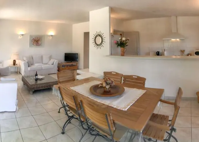 Reposante A Avec Piscine Privee Et Jardin Solaro